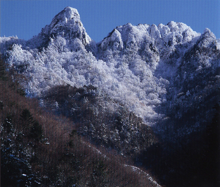 冬晴れの稲村ヶ岳
